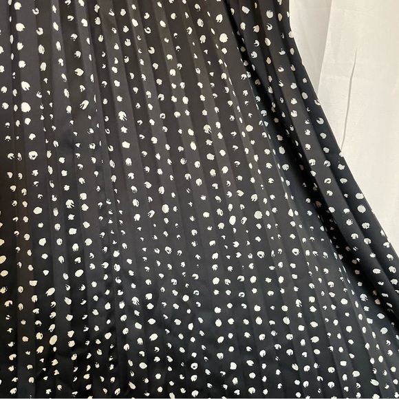 WORTHINGTON Women’s Black White Dot Silky Pleated Flowy Skirt Size Large - Picture 3 of 8